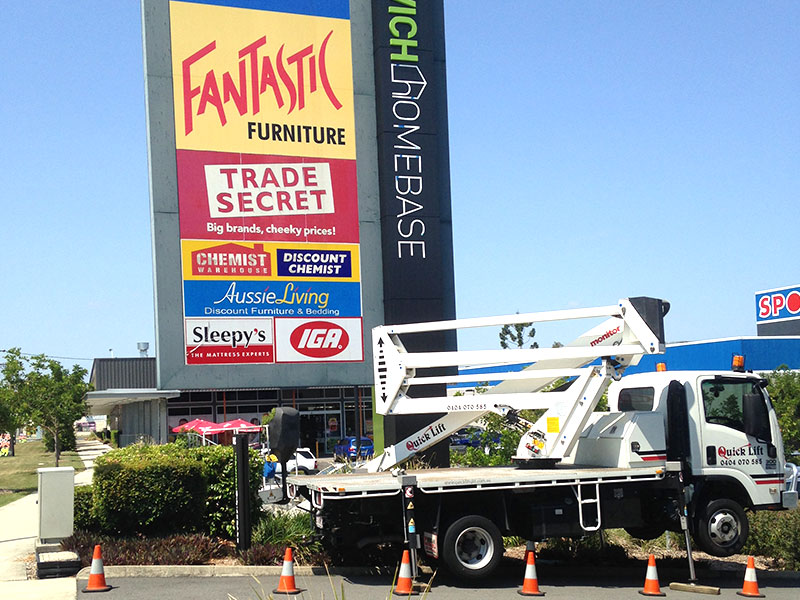 Working height 20m Cherry Picker in Use for Shopping Centre Signage